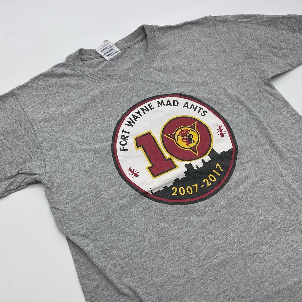 FORT WAYNE‎ MAD ANTS youth XL logo T shirt basketball Indiana NBA W/ Signatures